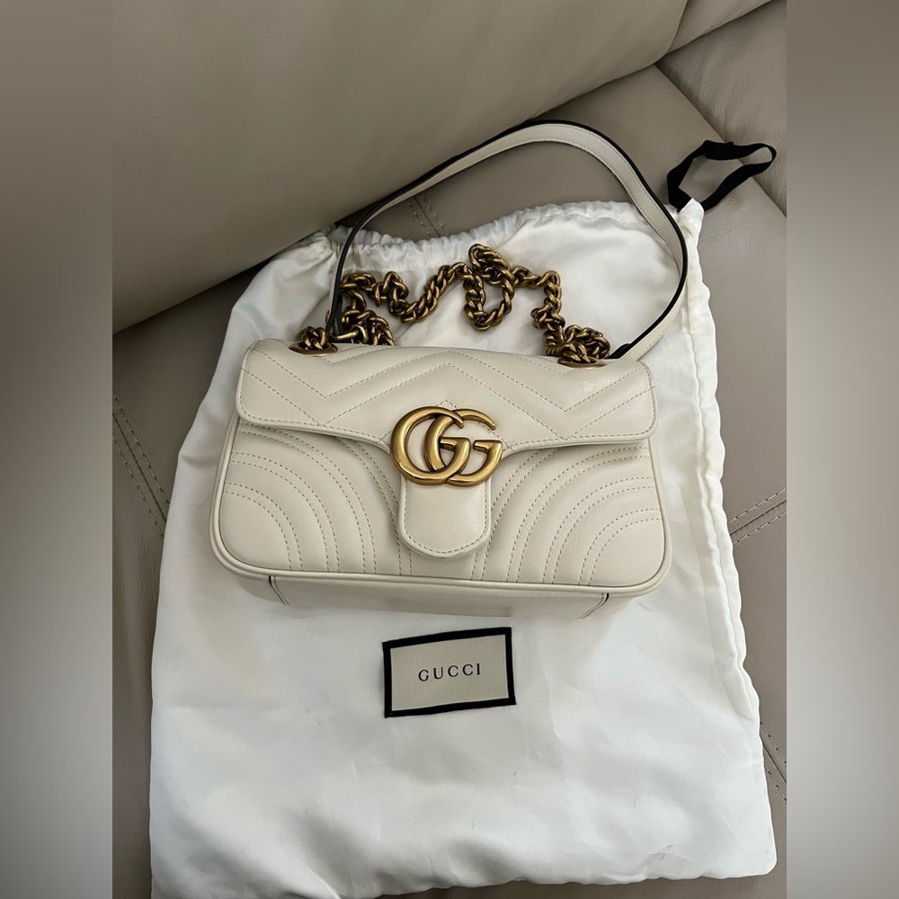 White Gucci marmont mini bag